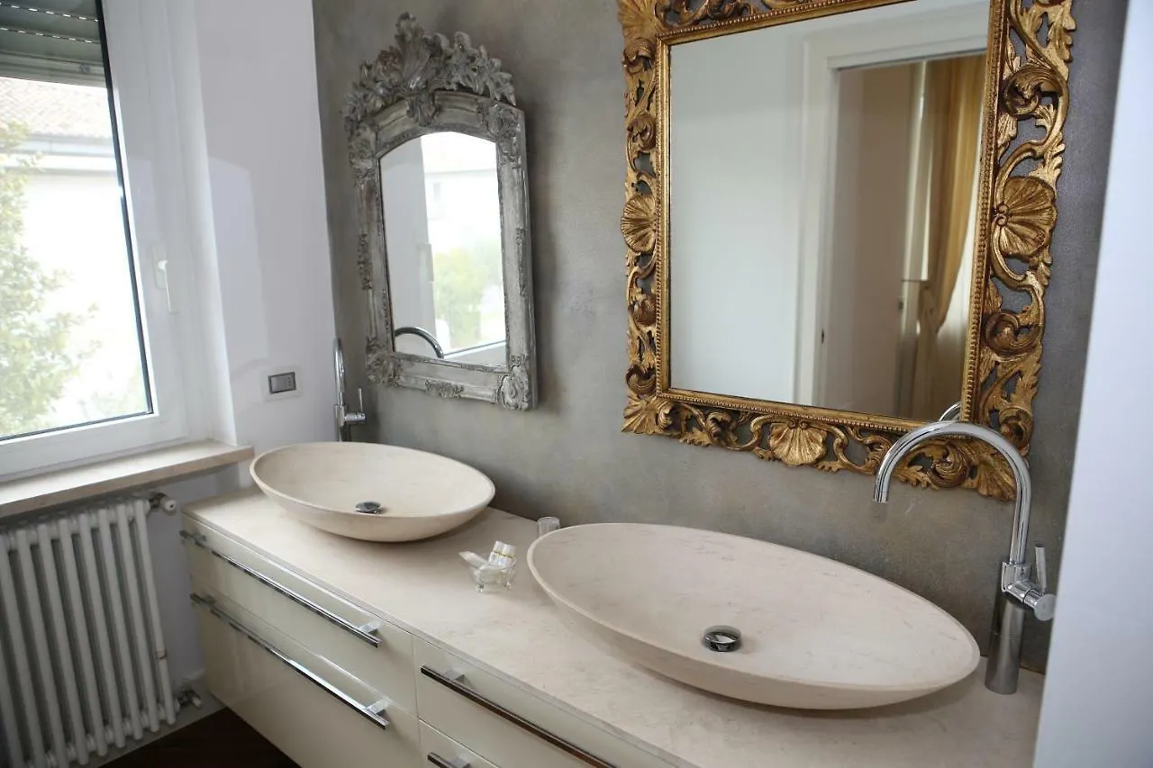 Champagne Rooms Sirmione 3*,  Italy