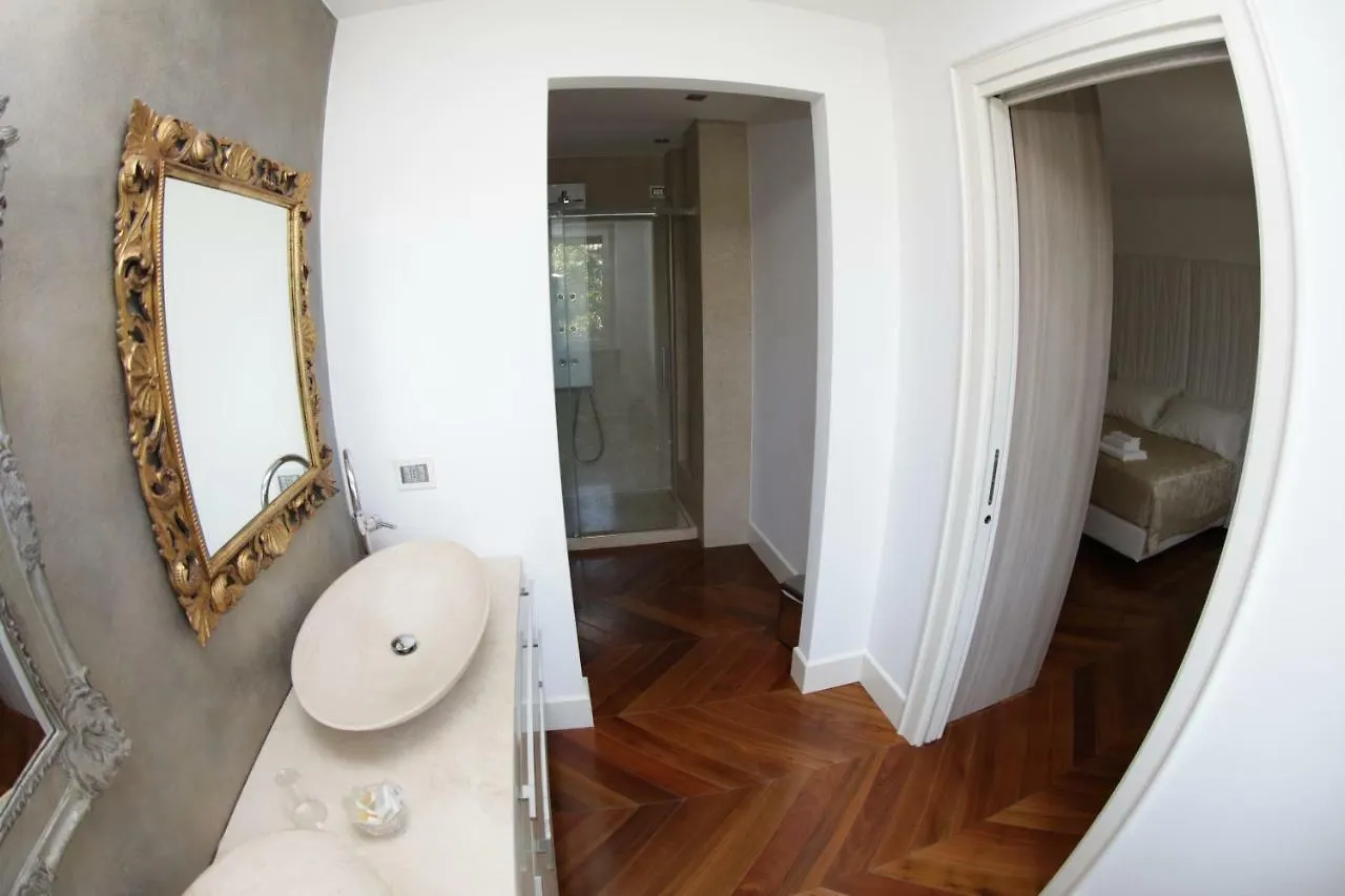 *** Guest house Champagne Rooms Sirmione Italy