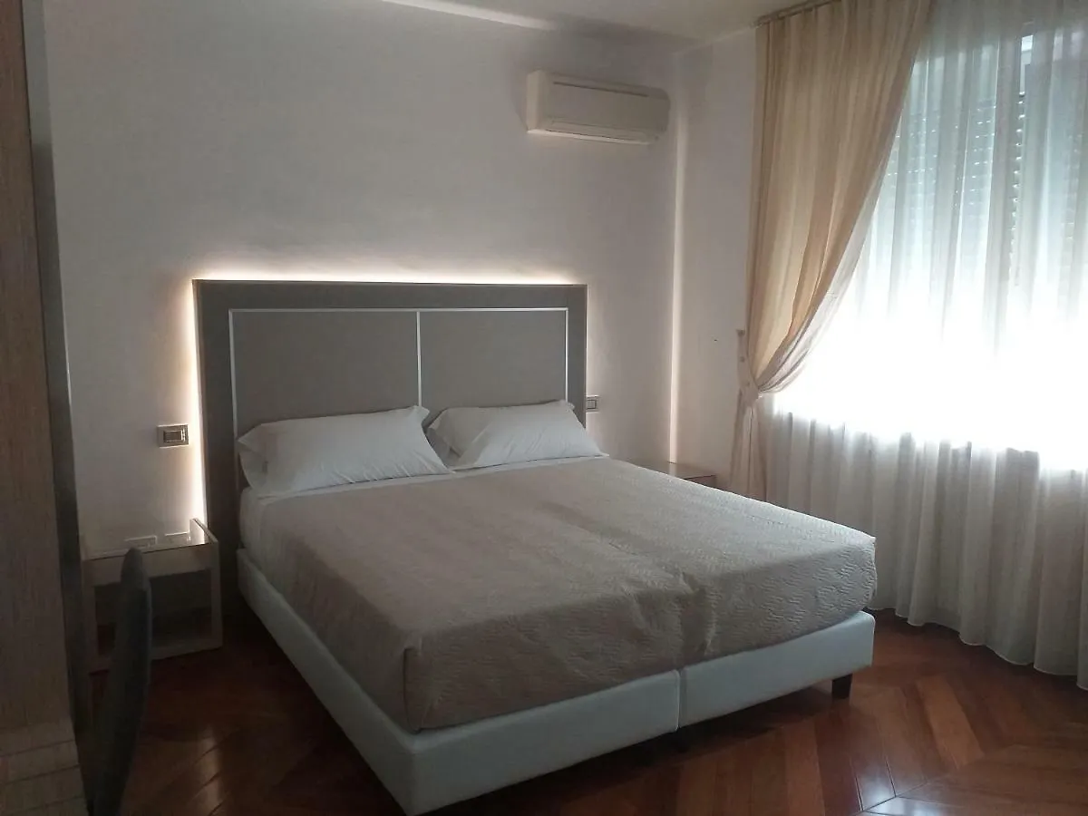 *** Guest house Champagne Rooms Sirmione Italy