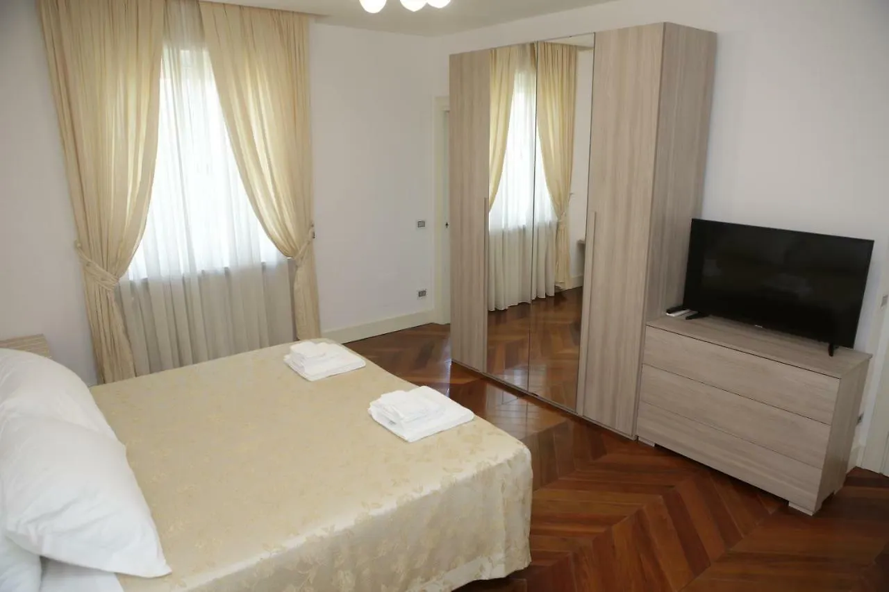 Champagne Rooms Sirmione Affittacamere